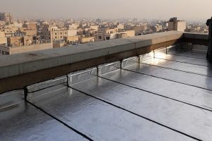 پشت بام ایزوگام شده تمیز و آب بندی شده
